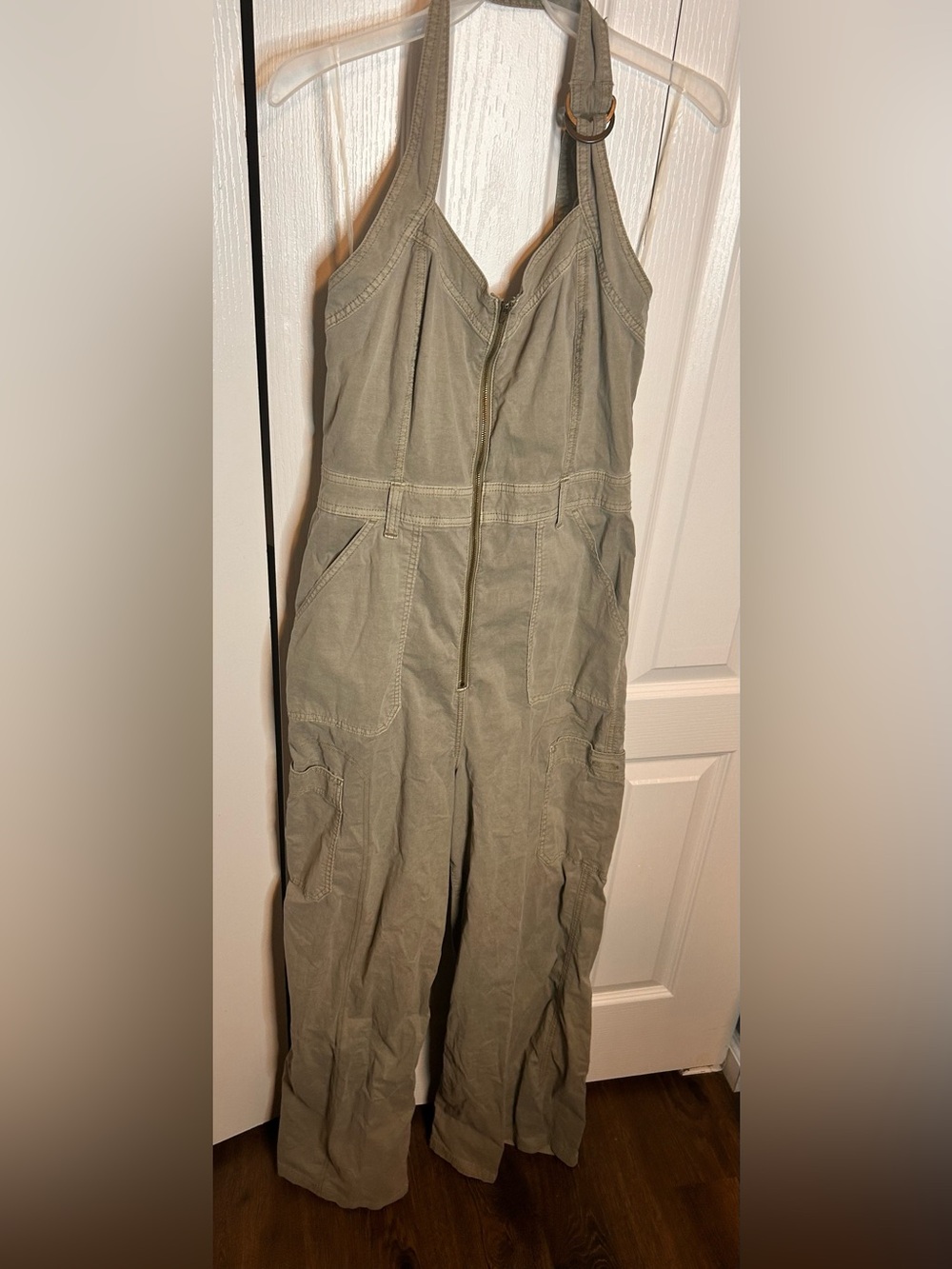 American Eagle Outfitters Women’s Large Olive Halter Utility Cargo Jumpsuit NWT - Picture 2 of 7